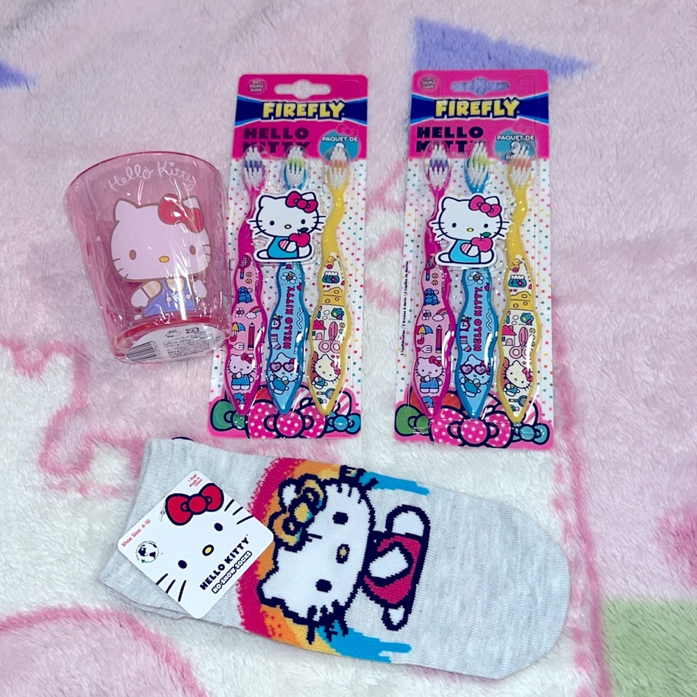 Hello Kitty Bundle - Picture 6 of 6